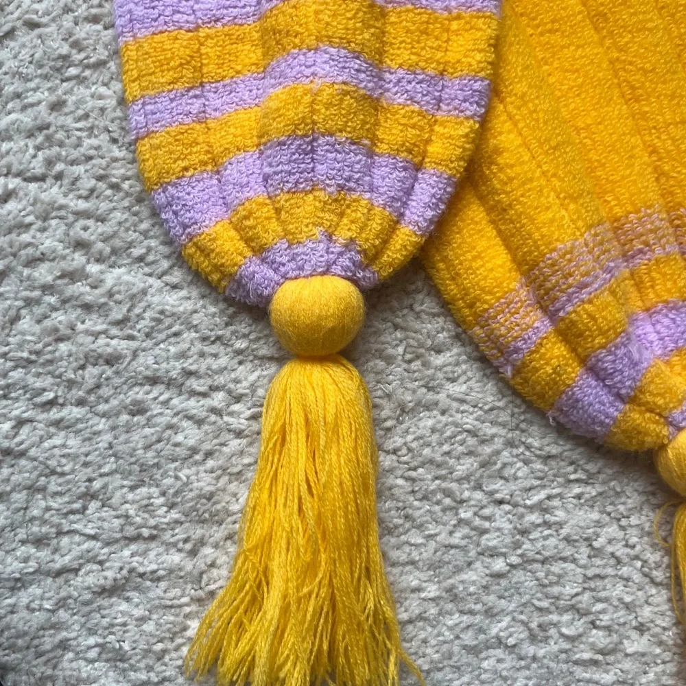 90s Vintage yellow knit scarf with pompoms for girls